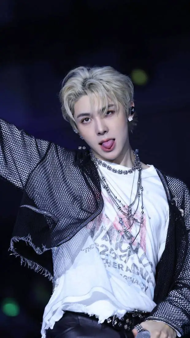 ai character: Woochan background