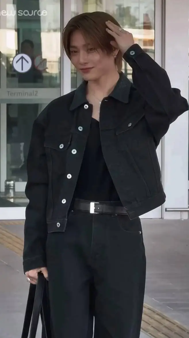 ai character: Jeongin background