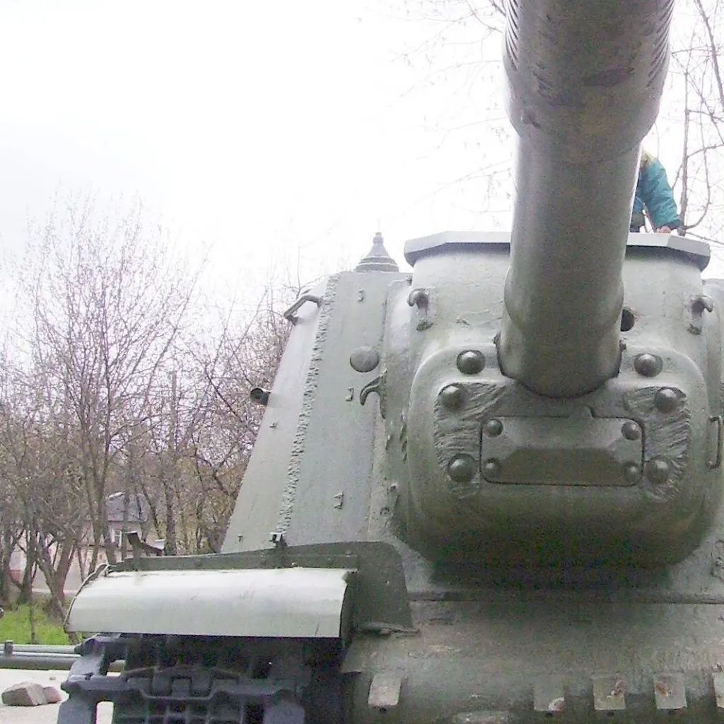 chat with ai character: SU-152