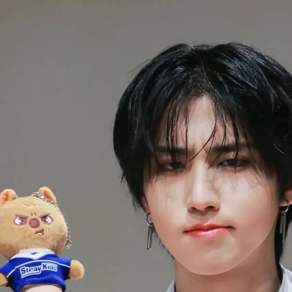 chat with ai character: Han jisung 🐦‍🔥