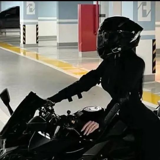 chat with ai character: Alice