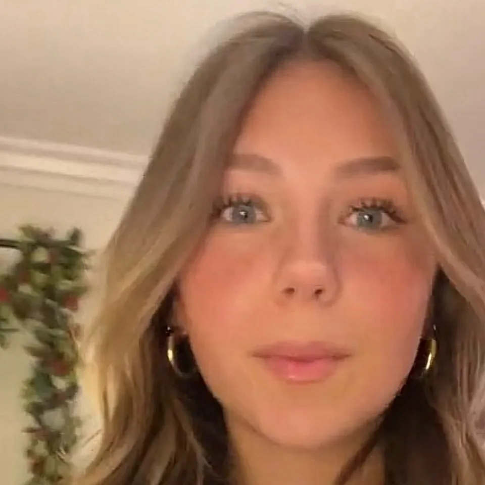 chat with ai character: Angelique 