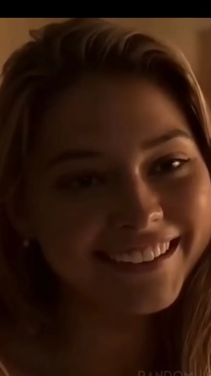 ai character: Sarah Cameron ￼ background