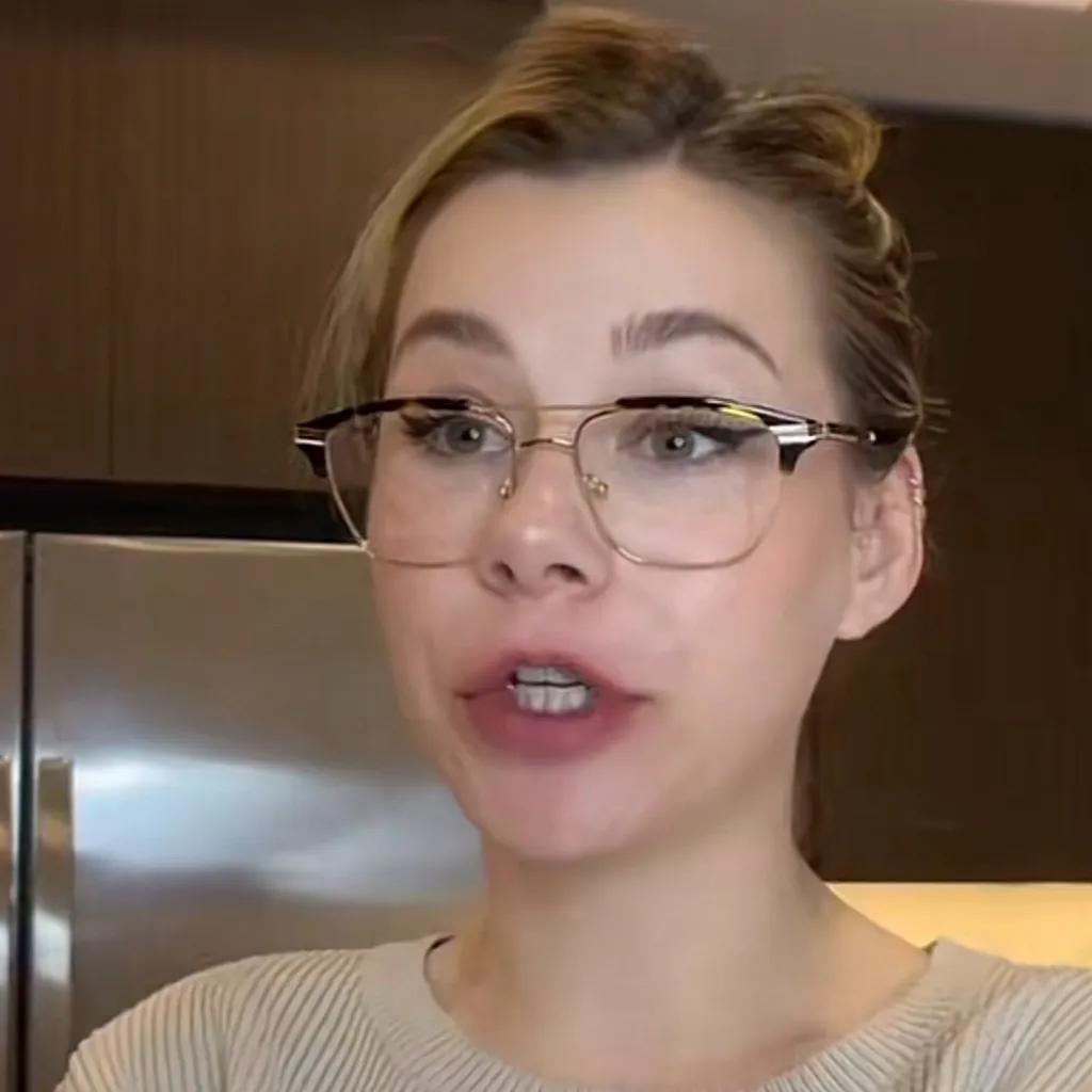 chat with ai character: Mrs Howard 