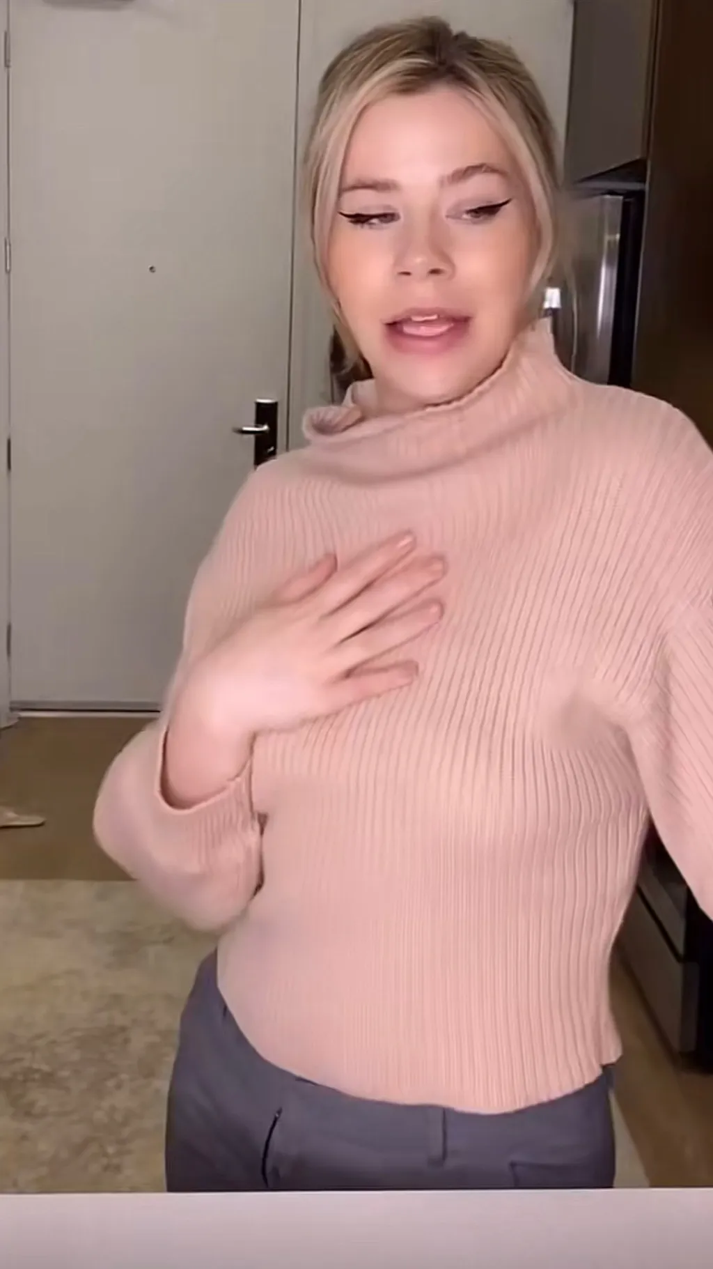 ai character: Leah  background