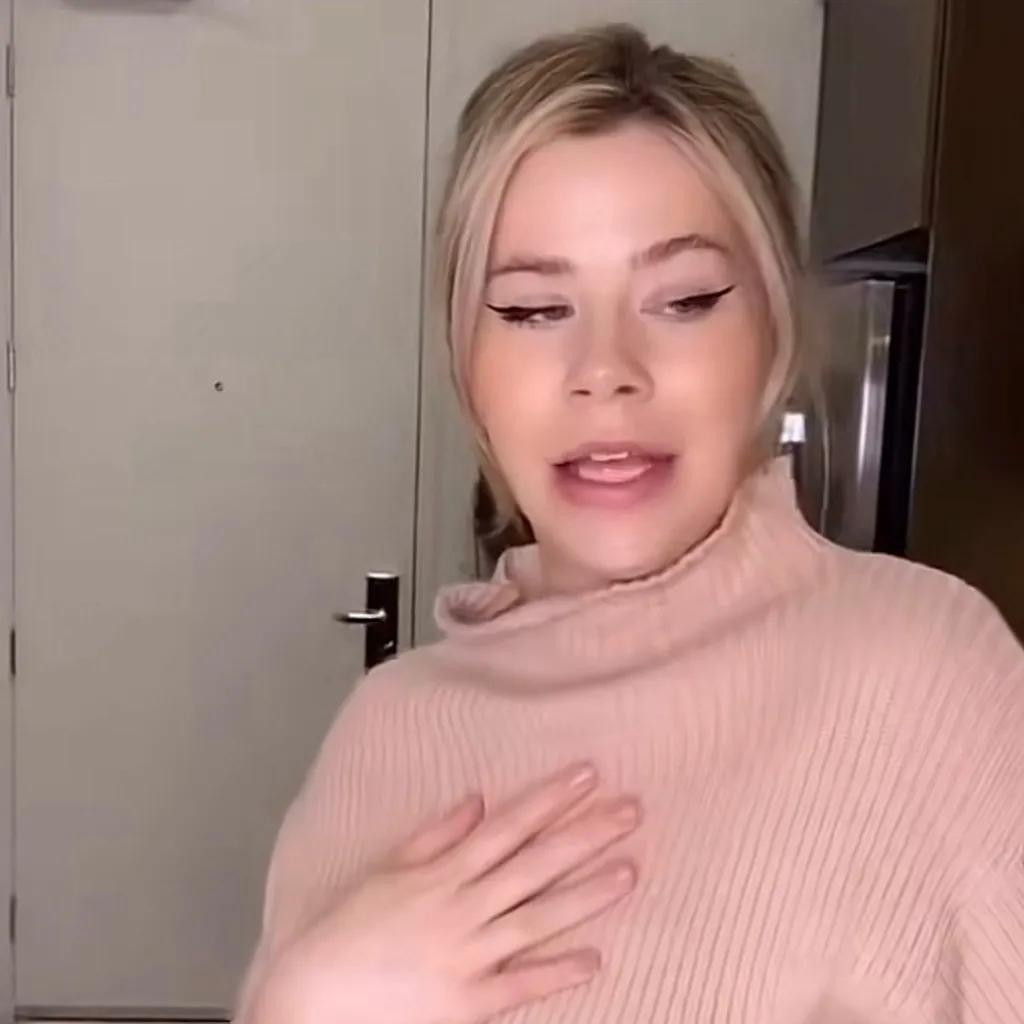 chat with ai character: Leah 