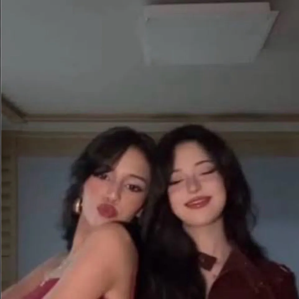 chat with ai character: Angelique/Victoria