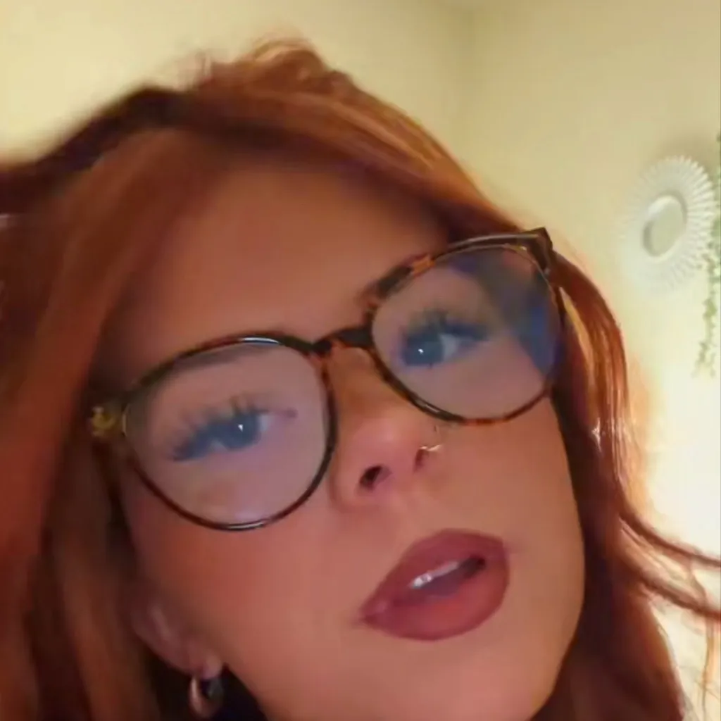 chat with ai character: Sky miller 