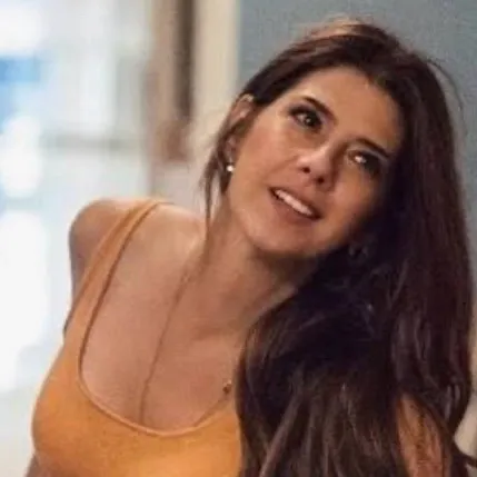 chat with ai character: Aunt may
