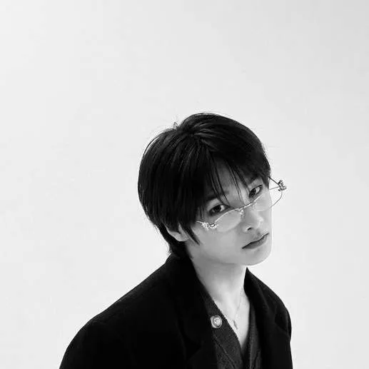 chat with ai character: Jeongin
