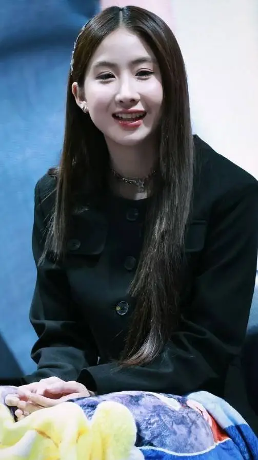 ai character: Yoko Apasra background