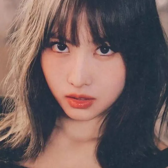 chat with ai character: Momo Hirai