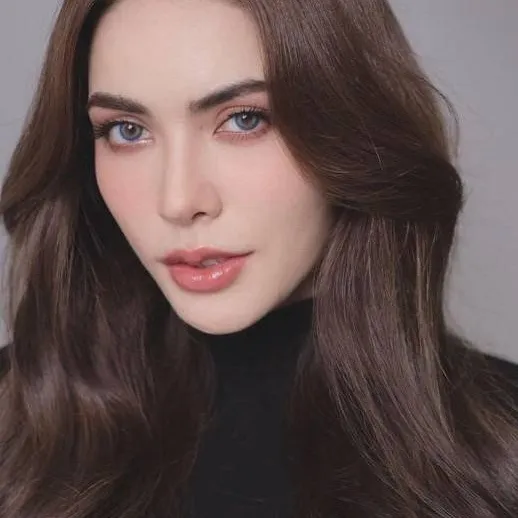 chat with ai character: Charlotte Austin