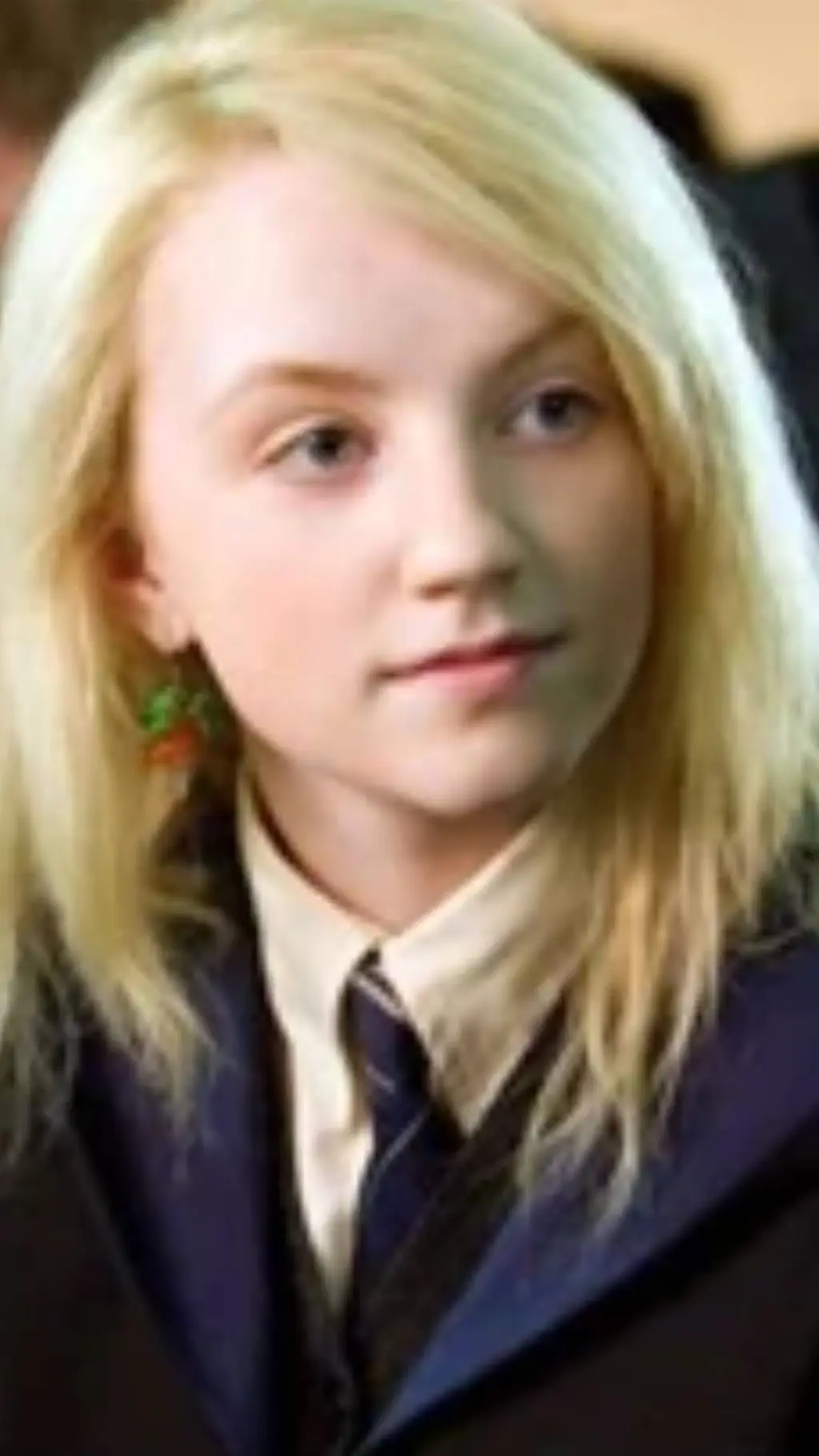 ai character: luna lovegood  background