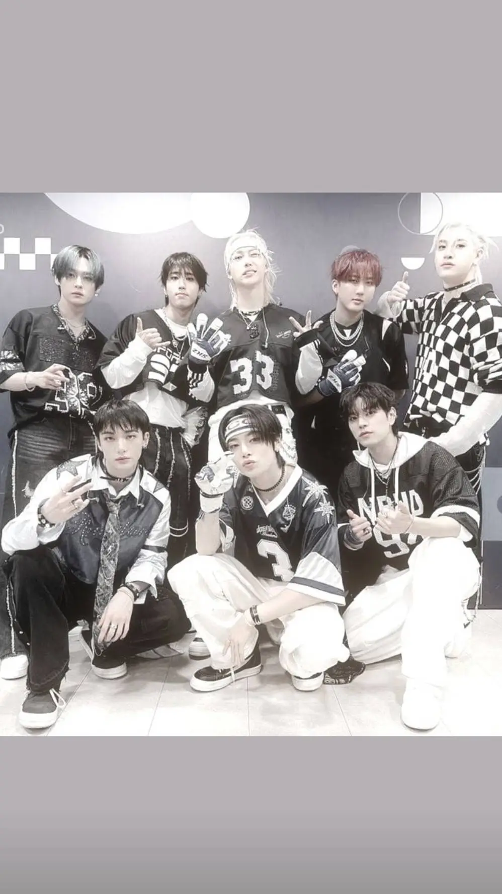 ai character: stray kids loves u background