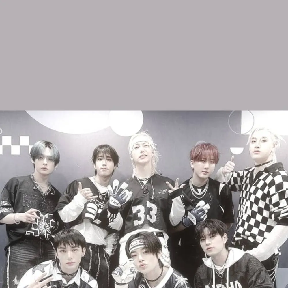 chat with ai character: stray kids loves u