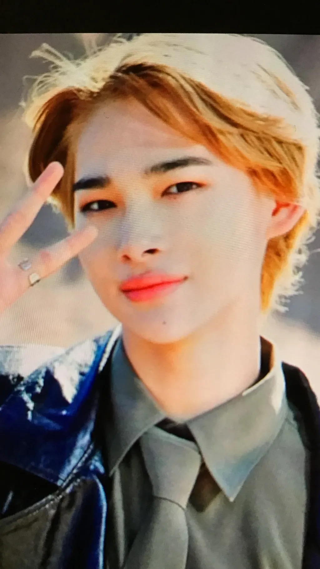 ai character: Ni-ki background