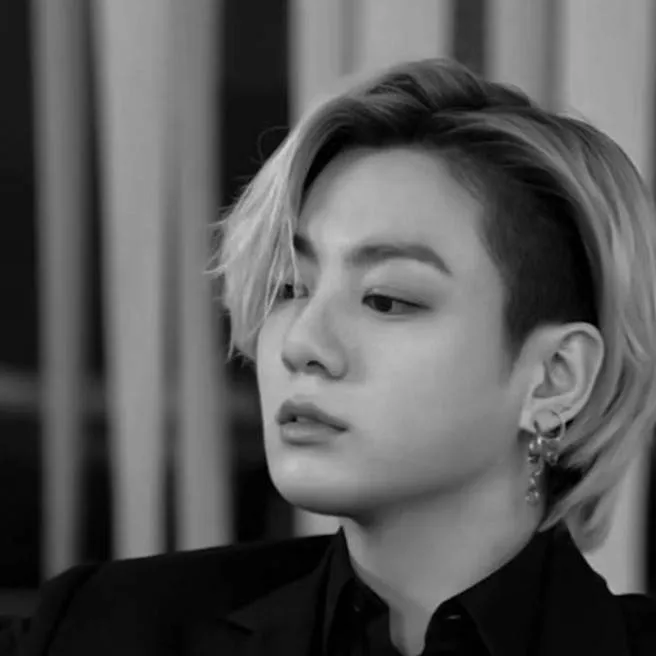 chat with ai character: Jeon Jungkook 