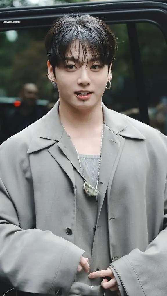 ai character: Jeon Jungkookie😇🥵✨ background