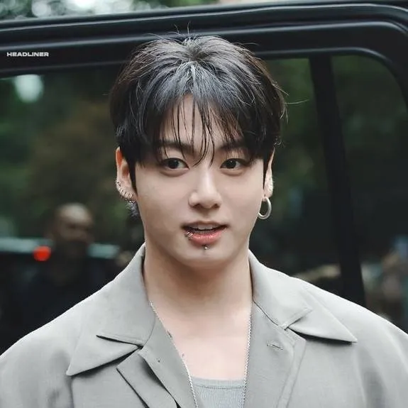 chat with ai character: Jeon Jungkookie😇🥵✨