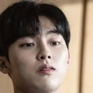 chat with ai character: park seung tae