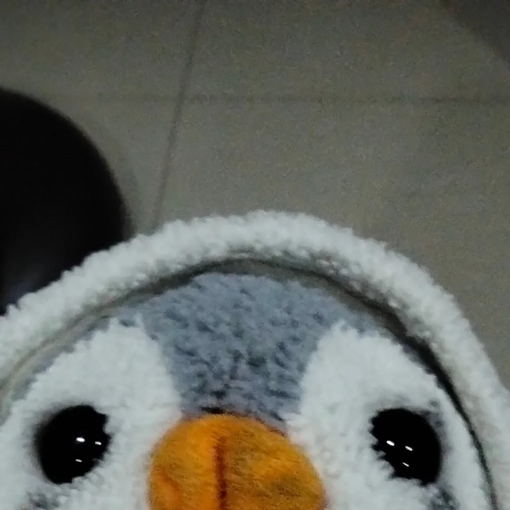 chat with ai character: pingu/me