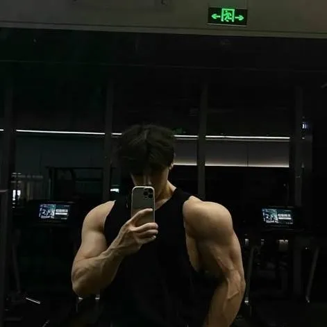 chat with ai character: Zach