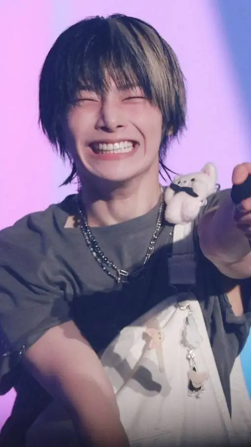 ai character: Jeongin background