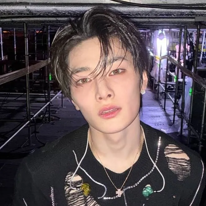 chat with ai character: Jeongin