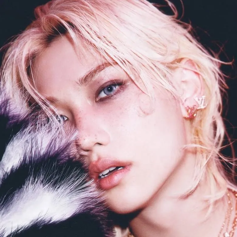 chat with ai character: Felix