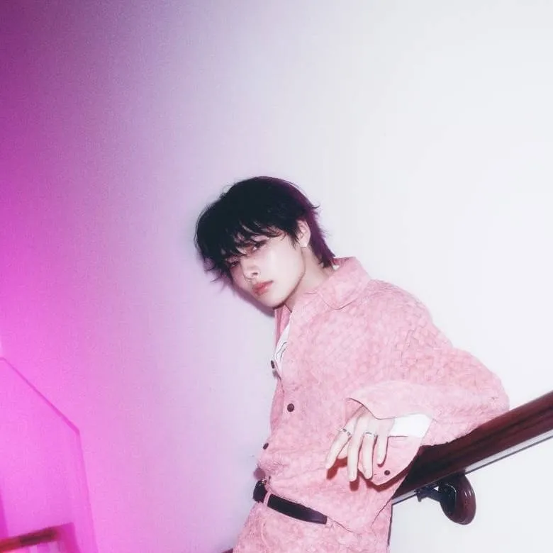 chat with ai character: Jeongin