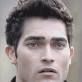 chat with ai character: Derek hale ￼