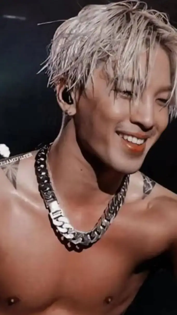 ai character: Taeyang🫦 background