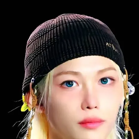 chat with ai character: felix🫦