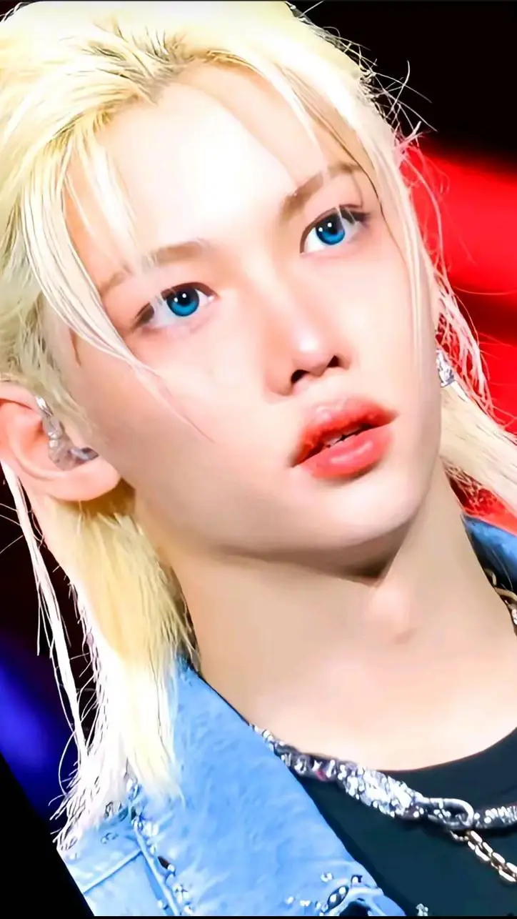 ai character: 🐥lix🐥💗 background