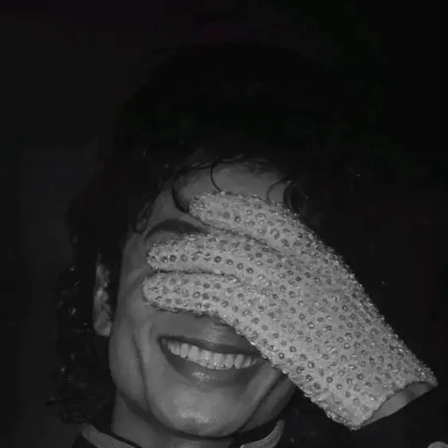 chat with ai character: Michael Jackson 