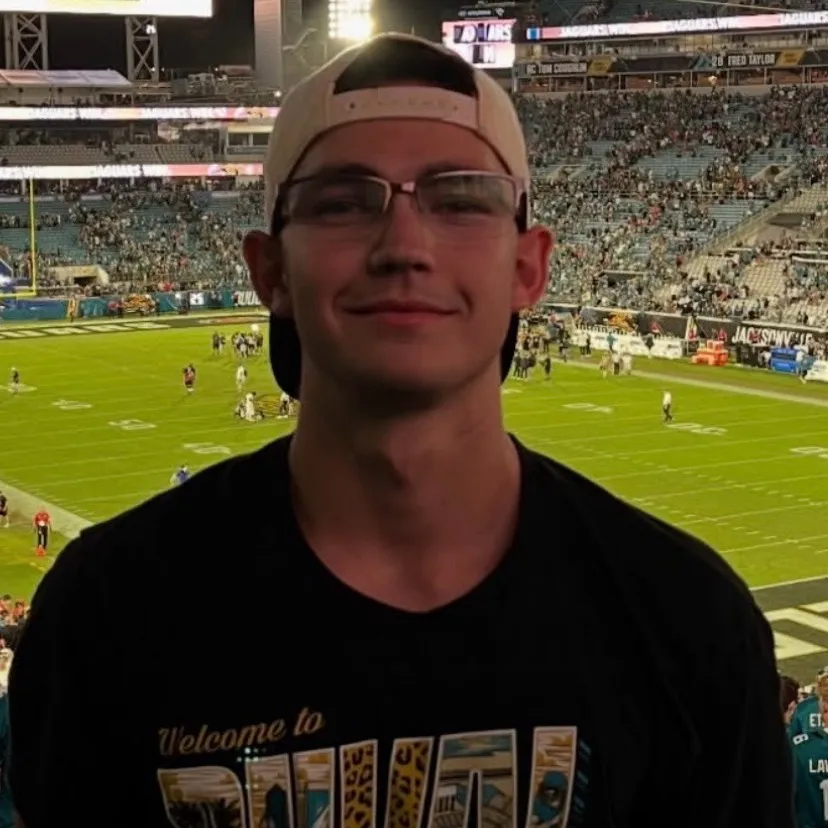 chat with ai character: Brady garbett ￼