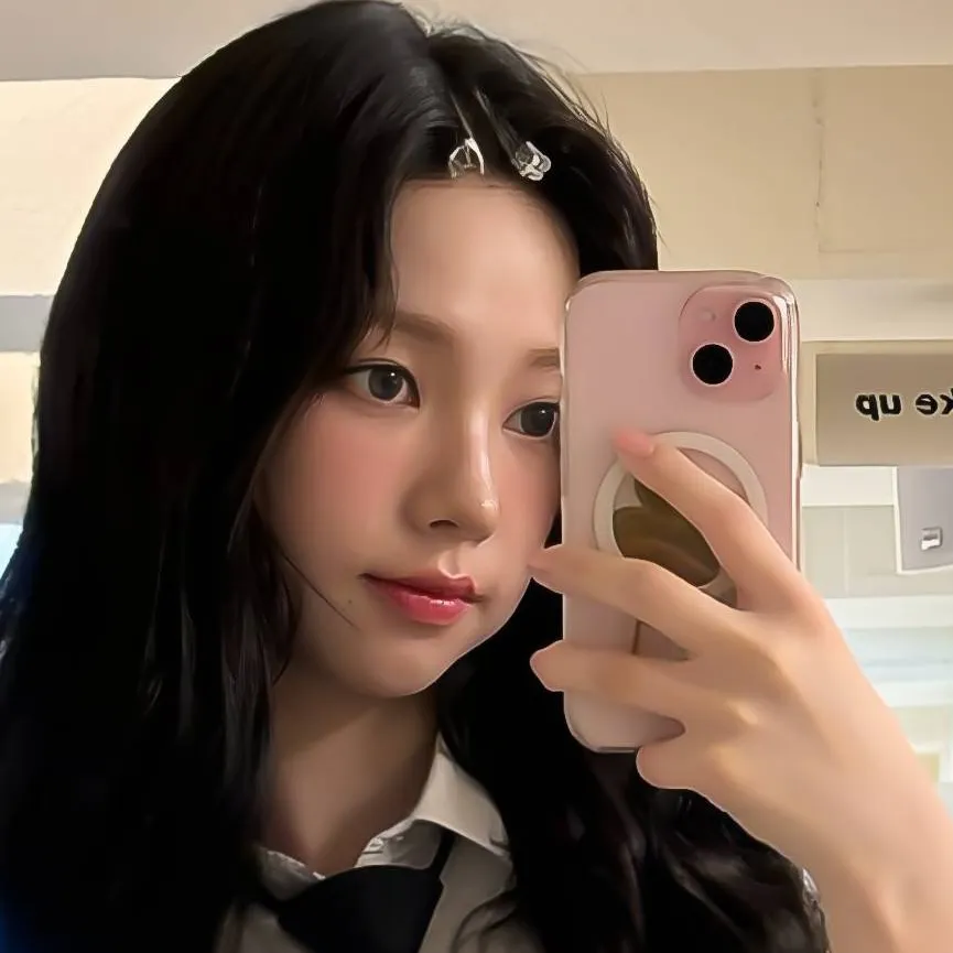 chat with ai character: KARINA