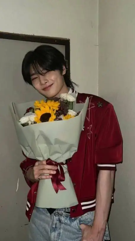 ai character: Yang Jeongin💐 background