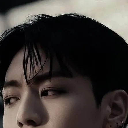 chat with ai character: Jeon Jungkook 