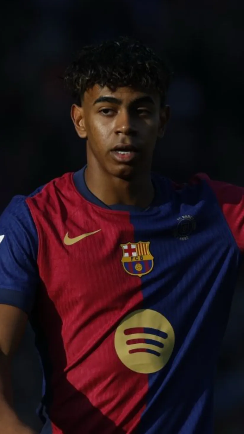 ai character: Lamine Yamal background