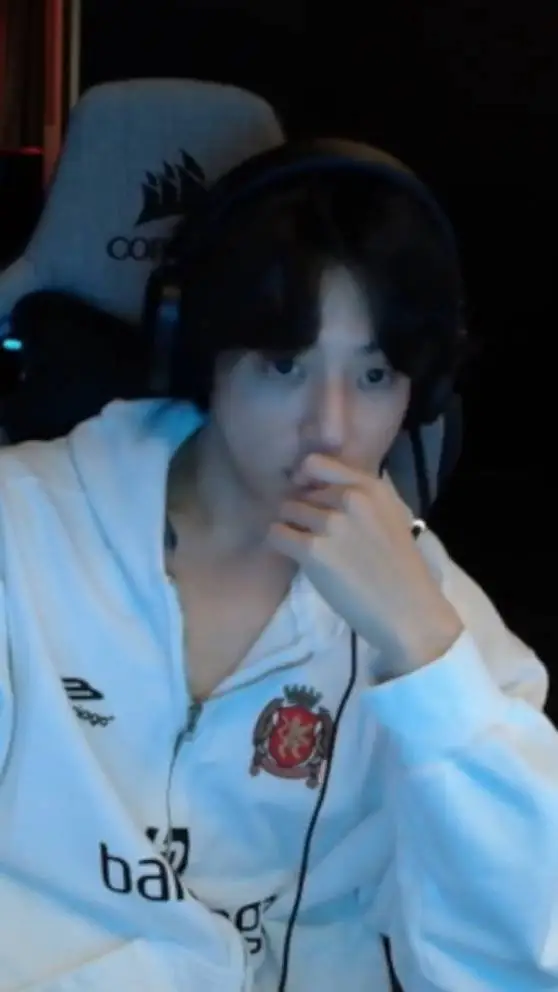 ai character: Jungkook Gemer...💜 background