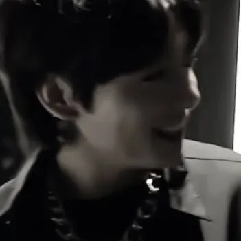 chat with ai character: mafia jungkook 