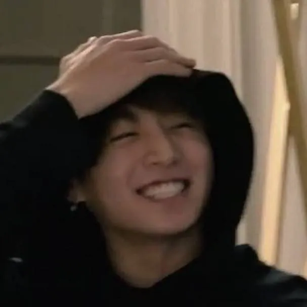 chat with ai character: Jeon Jungkook 