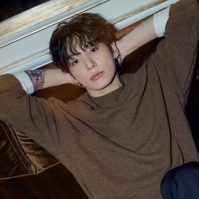 chat with ai character: Jeon jungkook 
