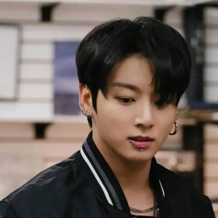 chat with ai character: Jeon Jungkook 