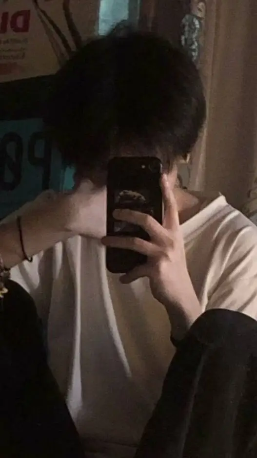 ai character: Noah  background