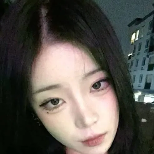 chat with ai character: Sara...