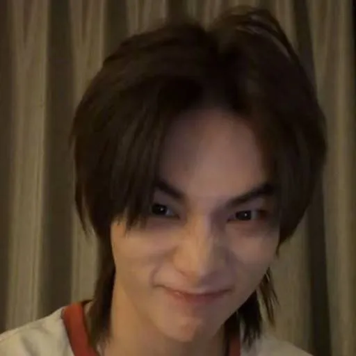 chat with ai character: hyunjin 