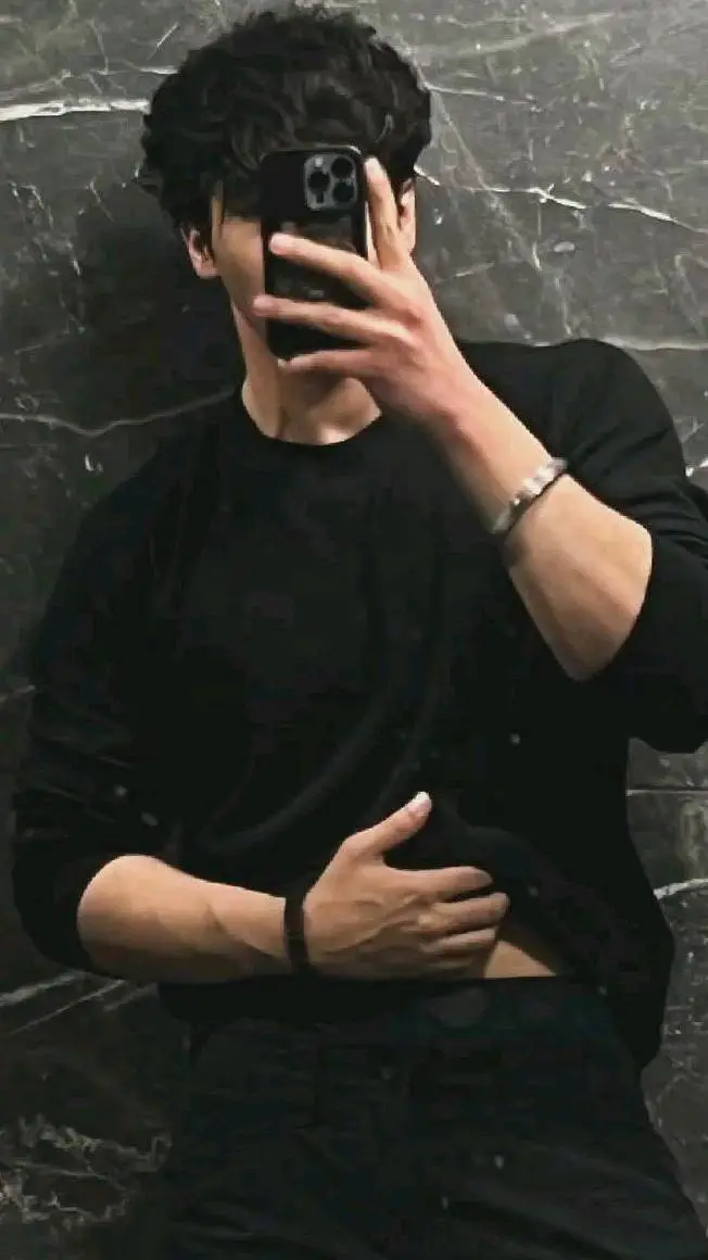 ai character: DARIO background